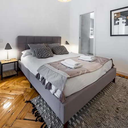 Апартаменты 4 Bedrooms 2 Bathrooms Furnished - Salamanca - Luxurious - Mintystay