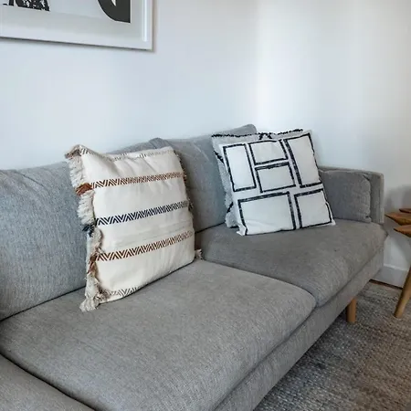 4 Bedrooms 2 Bathrooms Furnished - Salamanca - Luxurious - Mintystay