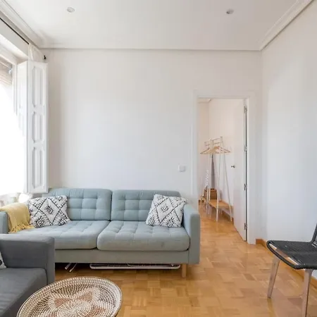 4 Bedrooms 2 Bathrooms Furnished - Salamanca - Bright - Mintystay Apartment Madrid