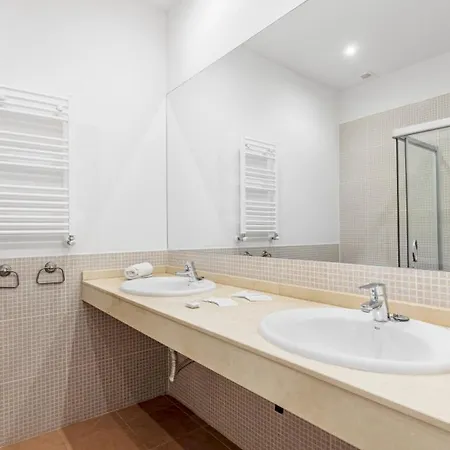 4 Bedrooms 2 Bathrooms Furnished - Salamanca - Refurbished - Mintystay Apartment *