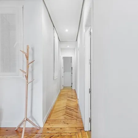 4 Bedrooms 2 Bathrooms Furnished - Salamanca - Refurbished - Mintystay * Madrid