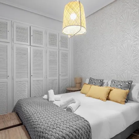 4 Bedrooms 2 Bathrooms Furnished - Salamanca - Refurbished - Mintystay Apartment
