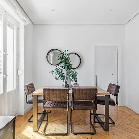 4 Bedrooms 2 Bathrooms Furnished - Salamanca - Refurbished - Mintystay Madrid