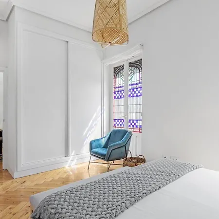 4 Bedrooms 2 Bathrooms Furnished - Salamanca - Refurbished - Mintystay *