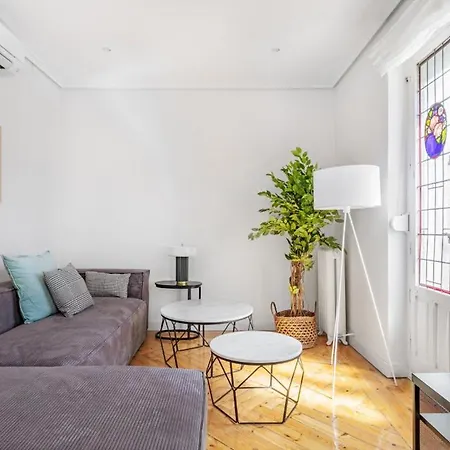4 Bedrooms 2 Bathrooms Furnished - Salamanca - Refurbished - Mintystay