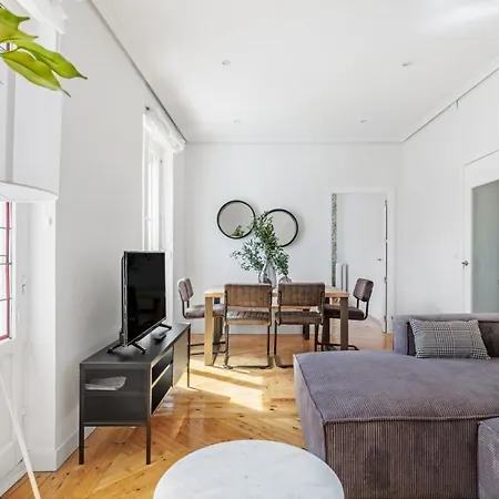 4 Bedrooms 2 Bathrooms Furnished - Salamanca - Refurbished - Mintystay Apartment *