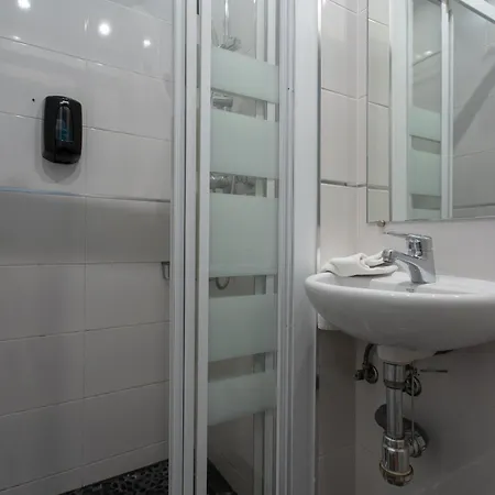Nickel Apartment *