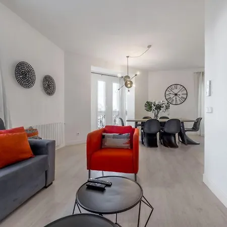 3 Bedrooms 2 Bathrooms Furnished - Salamanca - Modern And Bright - Mintystay Apartment