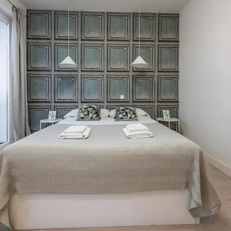 Apartment 3 Bedrooms 2 Bathrooms Furnished - Salamanca - Modern And Bright - Mintystay *