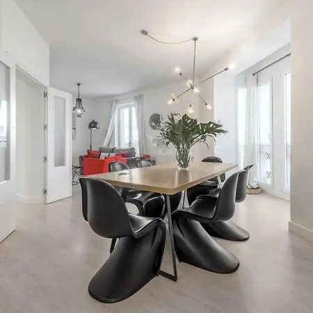 3 Bedrooms 2 Bathrooms Furnished - Salamanca - Modern And Bright - Mintystay