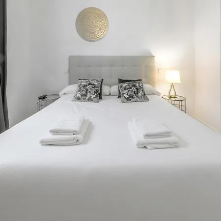 3 Bedrooms 2 Bathrooms Furnished - Salamanca - Modern And Bright - Mintystay Apartment