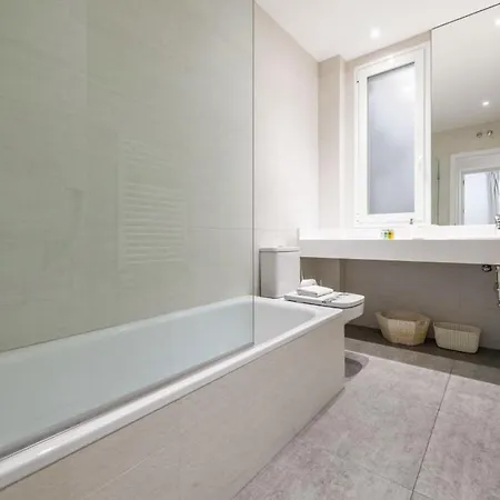 3 Bedrooms 2 Bathrooms Furnished - Salamanca - Modern And Bright - Mintystay *