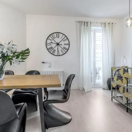3 Bedrooms 2 Bathrooms Furnished - Salamanca - Modern And Bright - Mintystay