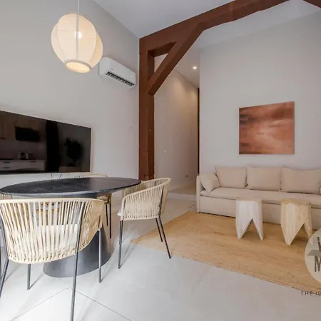 Toque De 8 En Tesoro 6 E3 Apartamento