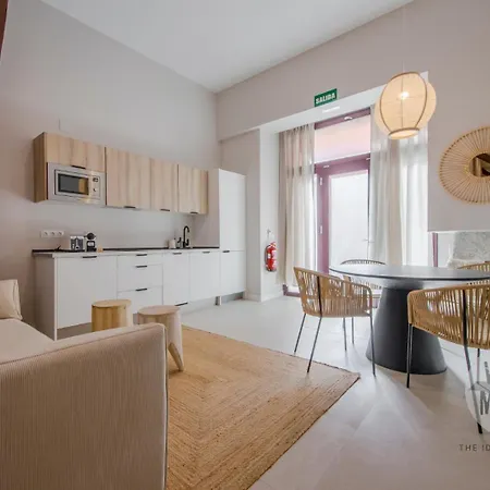 Apartamento Toque De 8 En Tesoro 6 E3 *
