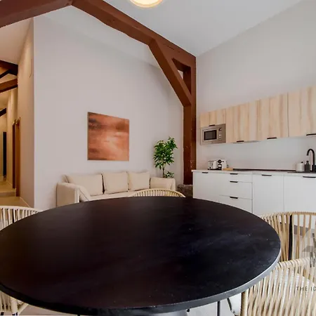 Apartamento Toque De 8 En Tesoro 6 E3
