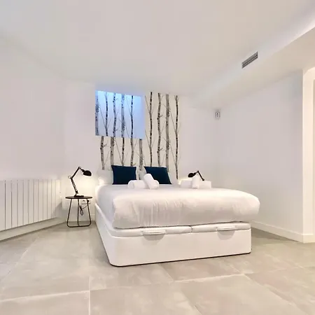 Charming Urban La Latina Apartment *