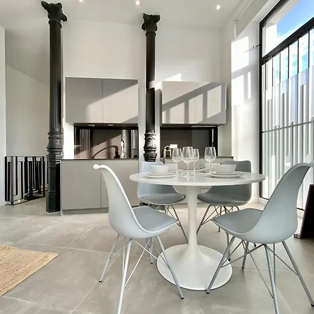 Charming Urban La Latina Apartment *