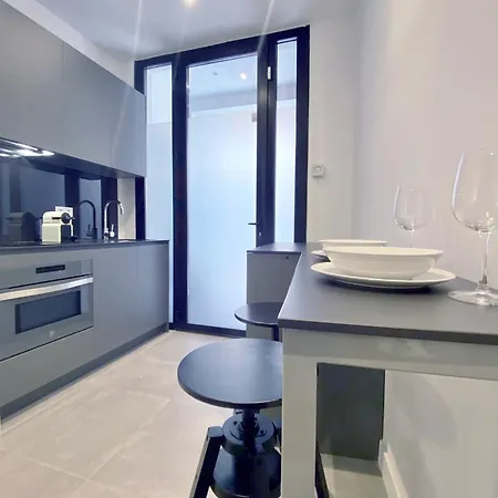 Charming Urban La Latina Apartment