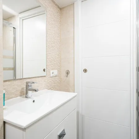 Beautiful Family Flat In Residential Area - Noblejas