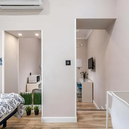 Modern Near Gran Via And Key Places - Reloj I Madrid