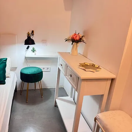 Beautyflat For Six By Elenahost Madrid