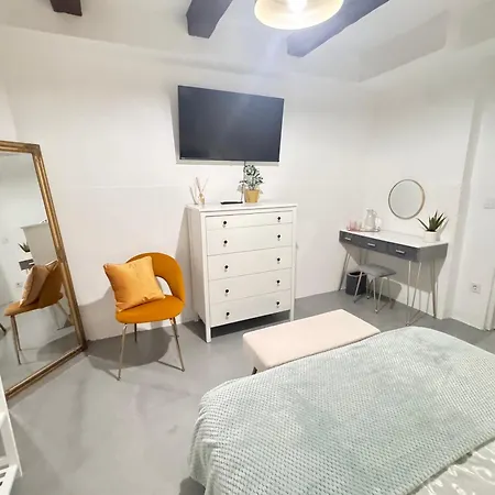 Apartment Beautyflat For Six By Elenahost