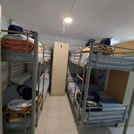Bernabeu A 15 Minutos Hostel *