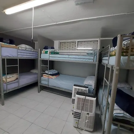 Bernabeu A 15 Minutos Hostel *