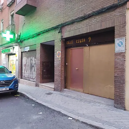 Bernabeu A 15 Minutos Hostel