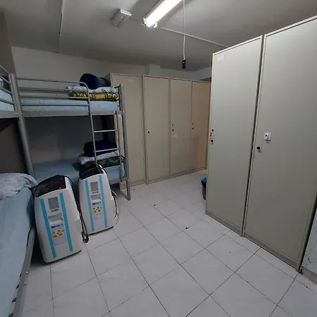 Bernabeu A 15 Minutos Hostel