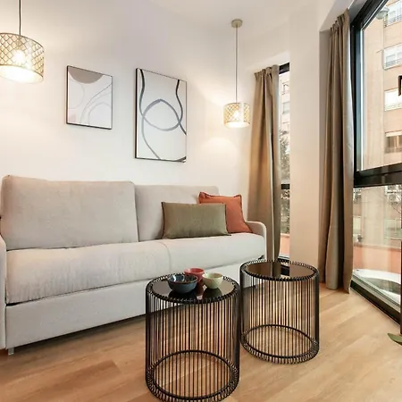 Catalina En Apartamento *