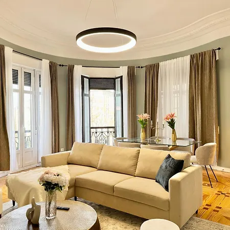 Elegance And Comfort In Apartment Madrid