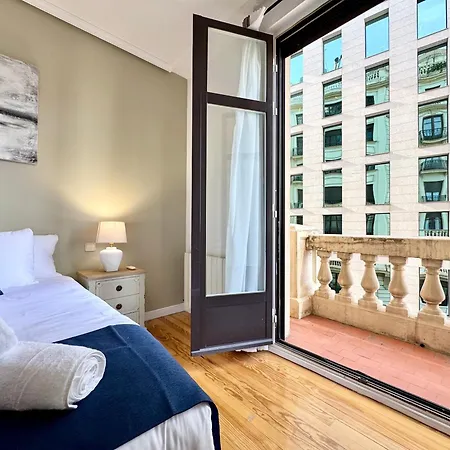 Elegance And Comfort In Apartment Madrid