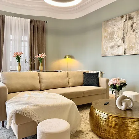 Apartment Elegance And Comfort In Madrid