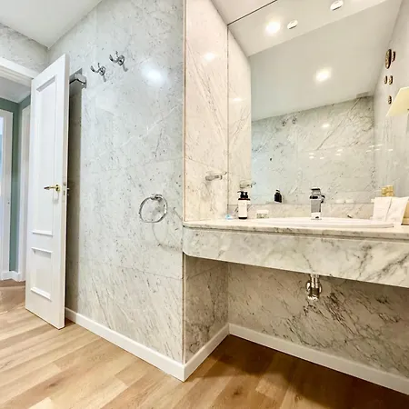 Elegance And Comfort In Apartment