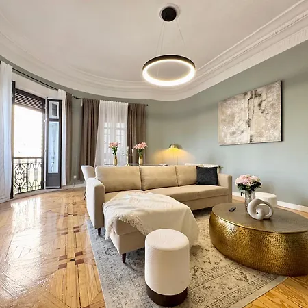 Elegance And Comfort In Apartment *