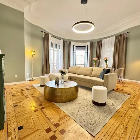 Elegance And Comfort In Apartment Madrid