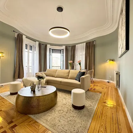 Elegance And Comfort In Apartment