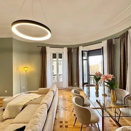 Elegance And Comfort In Apartment Madrid