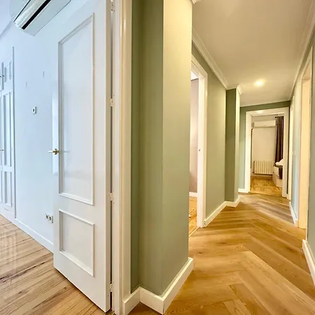 Elegance And Comfort In Apartment