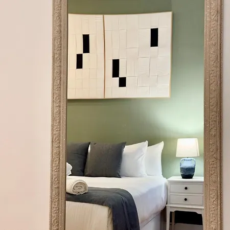 Apartment Elegance And Comfort In Madrid
