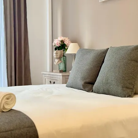 Elegance And Comfort In Apartment