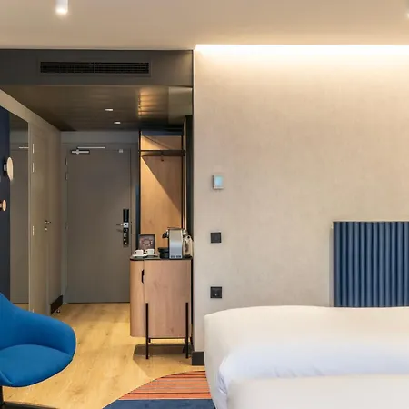 Pullman Airport & Feria Hotel 4*