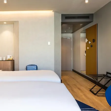 Pullman Airport & Feria 4*