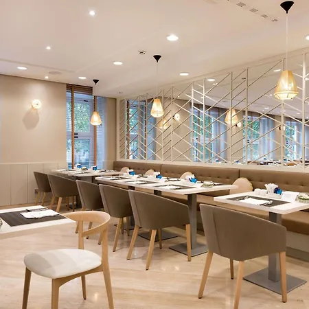 酒店 Nh马德里纳克纳尔酒店 4*