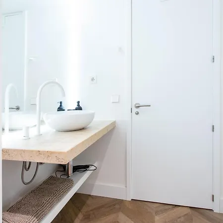 4- Hotel-style In Puerta Del Sol Apartment