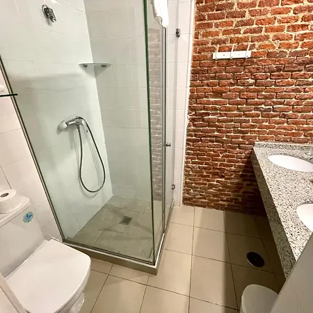 Hostal Madrid 3*