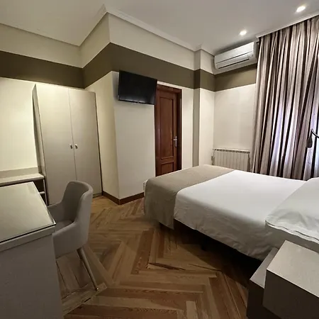 Πανσιόν Atocha Almudena Martin 2*