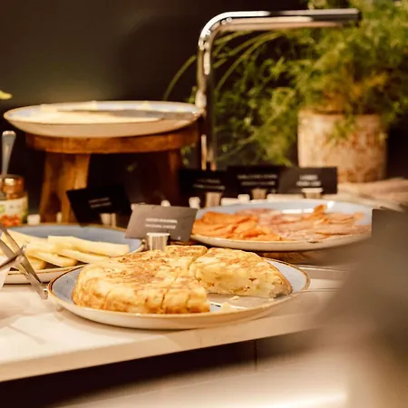 Hotel Radisson Blu Hotel, Prado 4*